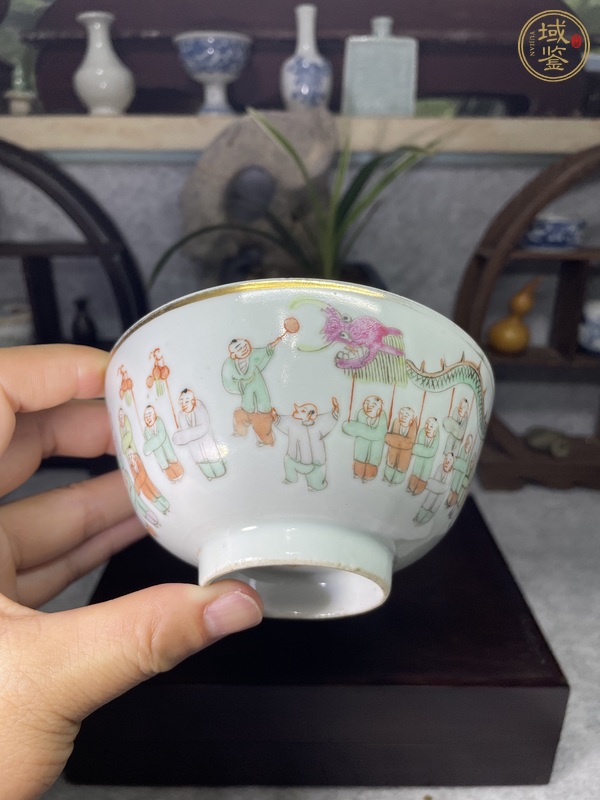 古玩陶瓷粉彩百子鬧春圖茶碗真品鑒賞圖