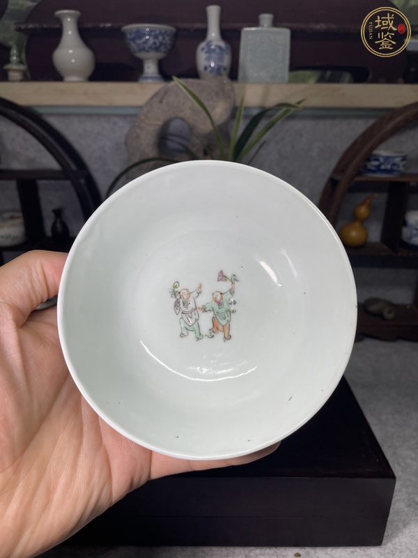 古玩陶瓷粉彩百子鬧春圖茶碗真品鑒賞圖