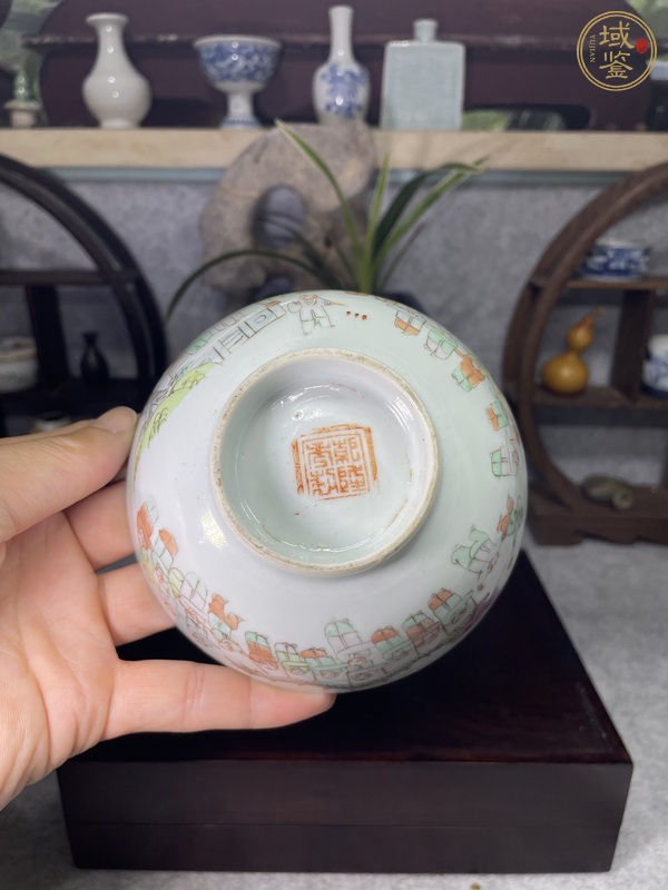 古玩陶瓷粉彩百子鬧春圖茶碗真品鑒賞圖