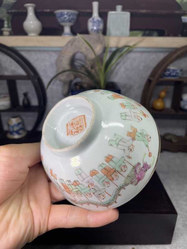 古玩陶瓷晚清傳世粉彩百子鬧龍燈碗拍賣，當(dāng)前價(jià)格4899元