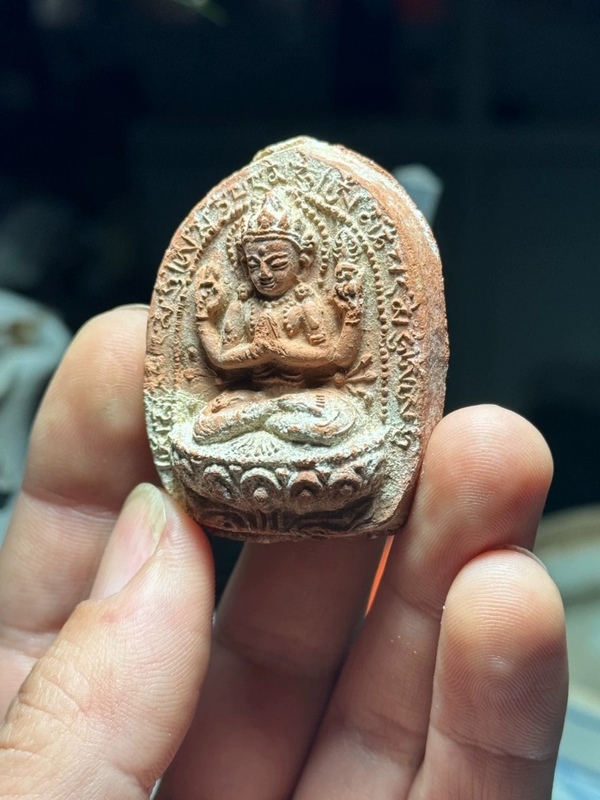 古玩雜項(xiàng)明早期.四臂觀音像擦擦拍賣,當(dāng)前價(jià)格0元