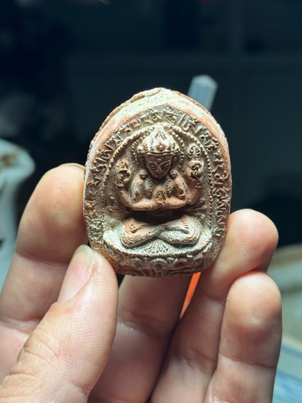 古玩雜項(xiàng)明早期.四臂觀音像擦擦拍賣,當(dāng)前價(jià)格0元