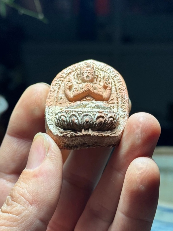 古玩雜項(xiàng)明早期.四臂觀音像擦擦拍賣,當(dāng)前價(jià)格0元
