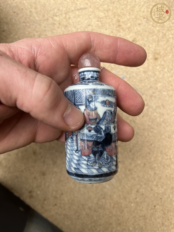 古玩青花釉里紅鼻煙壺真品鑒賞圖