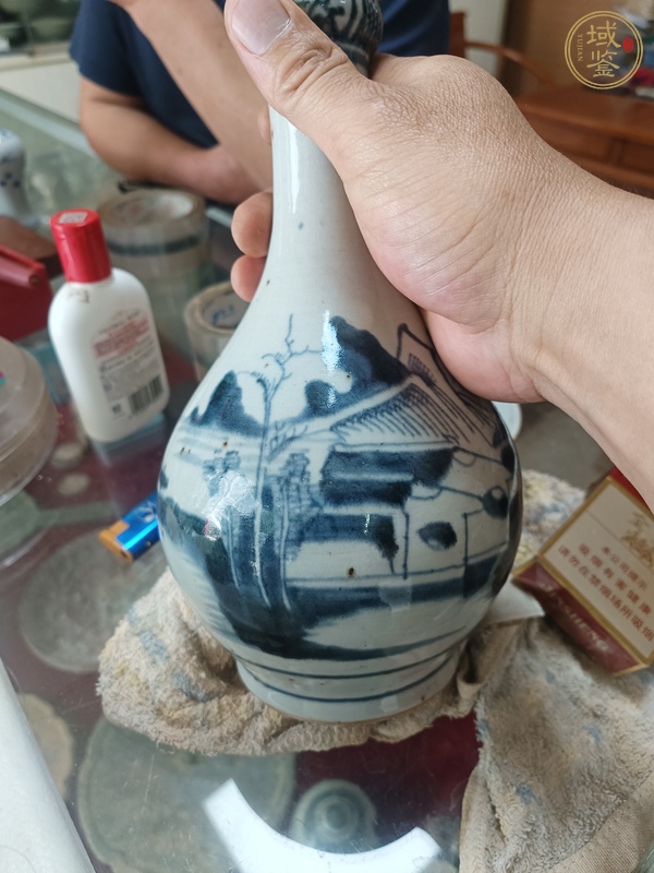 古玩陶瓷青花山水人物紋蒜頭瓶真品鑒賞圖