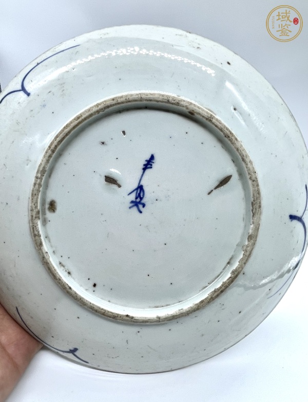 古玩陶瓷晚清德化窯青花釉里紅魚盤真品鑒賞圖