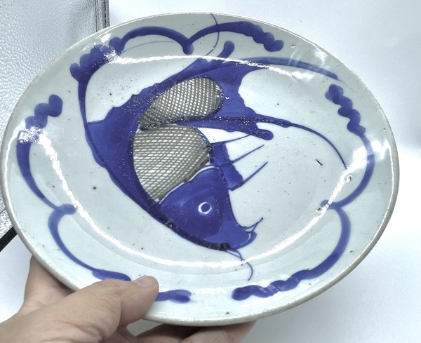 古玩陶瓷晚清德化窯青花釉里紅魚(yú)盤拍賣，當(dāng)前價(jià)格180元