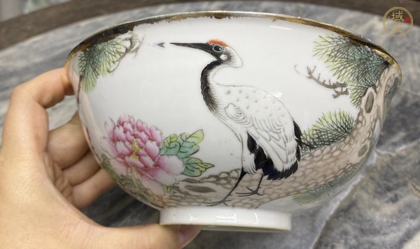 古玩陶瓷粉彩松鶴延年圖茶碗真品鑒賞圖
