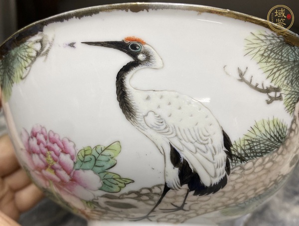 古玩陶瓷粉彩松鶴延年圖茶碗真品鑒賞圖