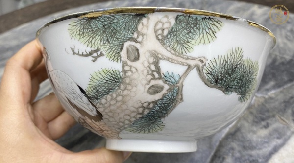 古玩陶瓷粉彩松鶴延年圖茶碗真品鑒賞圖