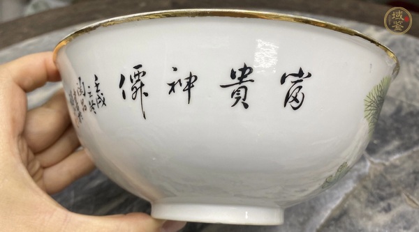 古玩陶瓷粉彩松鶴延年圖茶碗真品鑒賞圖