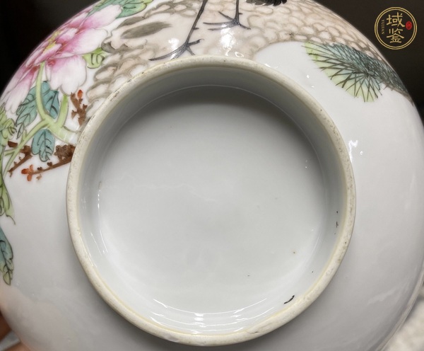 古玩陶瓷粉彩松鶴延年圖茶碗真品鑒賞圖