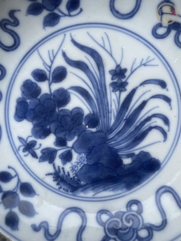 古玩陶瓷花卉紋青花盤真品鑒賞圖