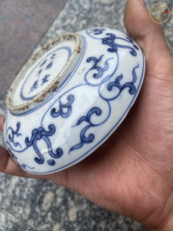 古玩陶瓷花卉紋青花盤真品鑒賞圖