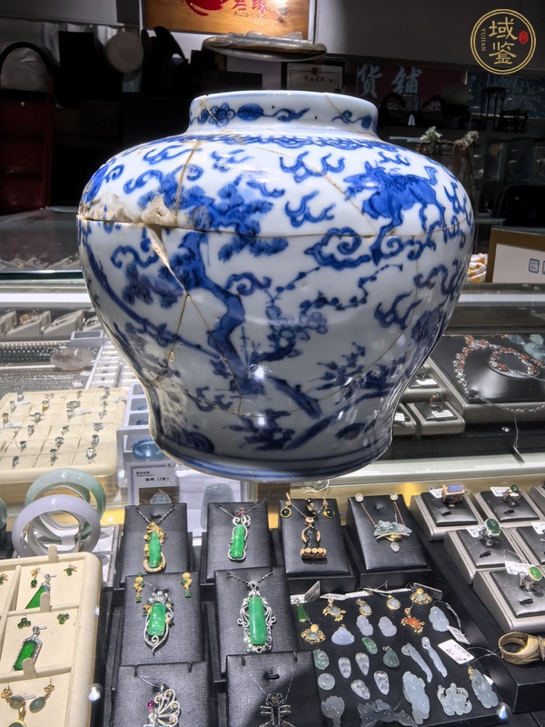 古玩陶瓷青花瑞獸圖罐真品鑒賞圖