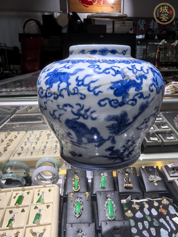 古玩陶瓷青花瑞獸圖罐真品鑒賞圖