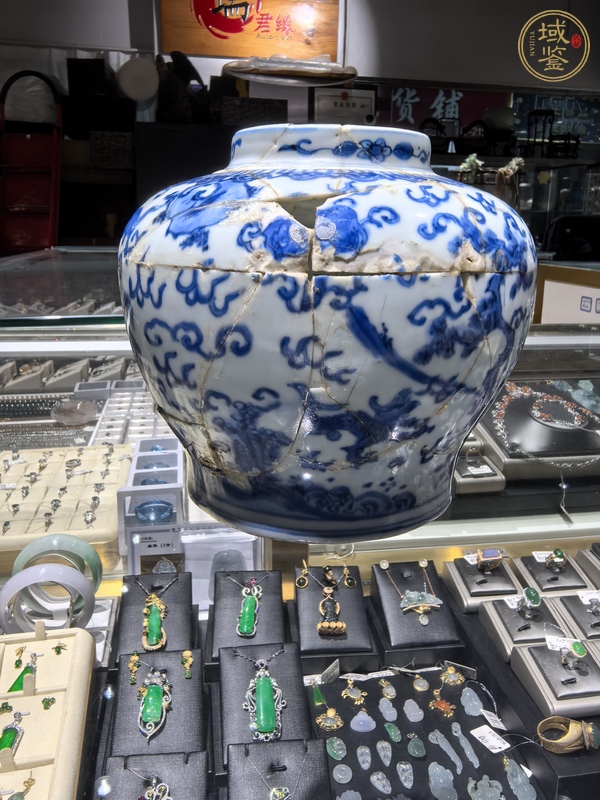 古玩陶瓷青花瑞獸圖罐真品鑒賞圖