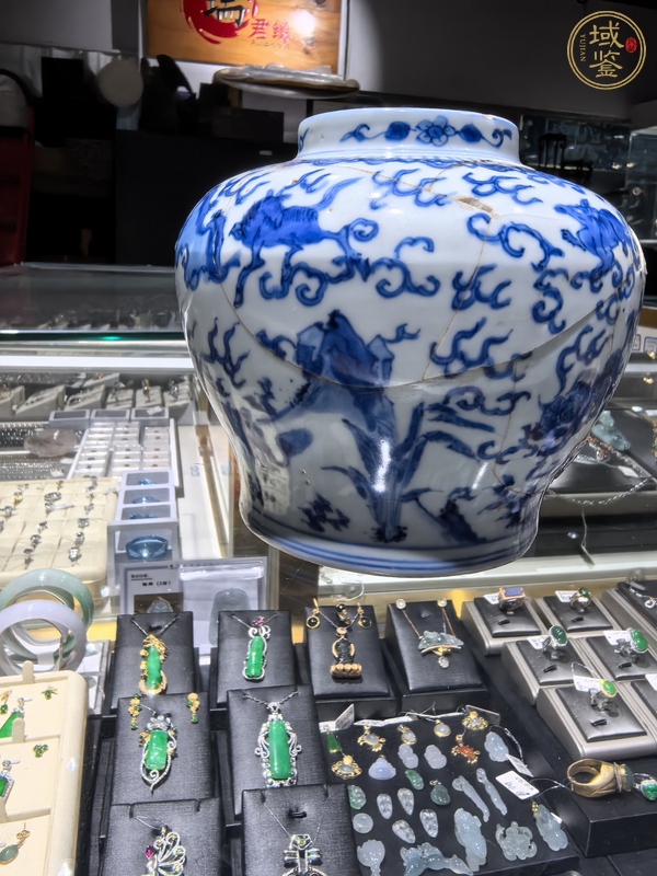 古玩陶瓷青花瑞獸圖罐真品鑒賞圖