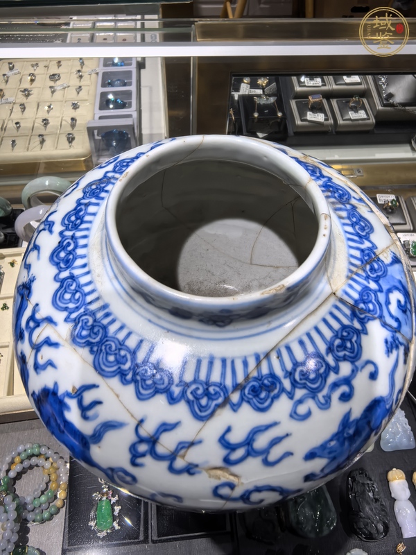 古玩陶瓷青花瑞獸圖罐真品鑒賞圖