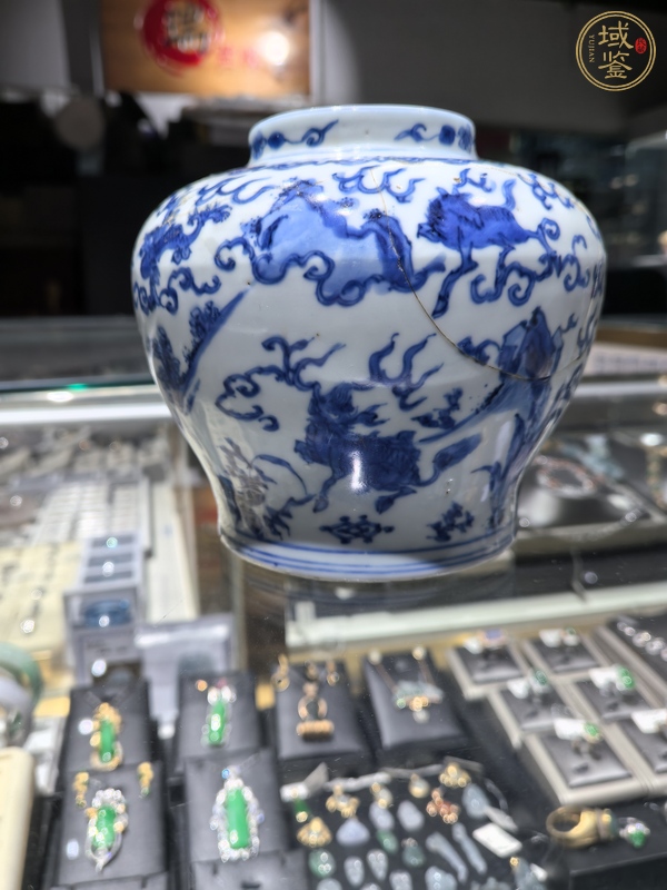 古玩陶瓷青花瑞獸圖罐真品鑒賞圖