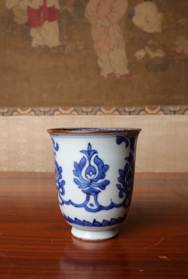 古玩轉(zhuǎn)賣康熙青花鐘式杯拍賣,當(dāng)前價(jià)格858元