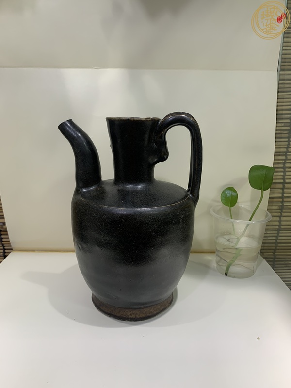 古玩陶瓷北宋耀州窯黑釉執壺真品鑒賞圖