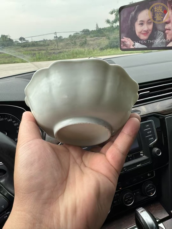 古玩陶瓷白釉葵口碗真品鑒賞圖