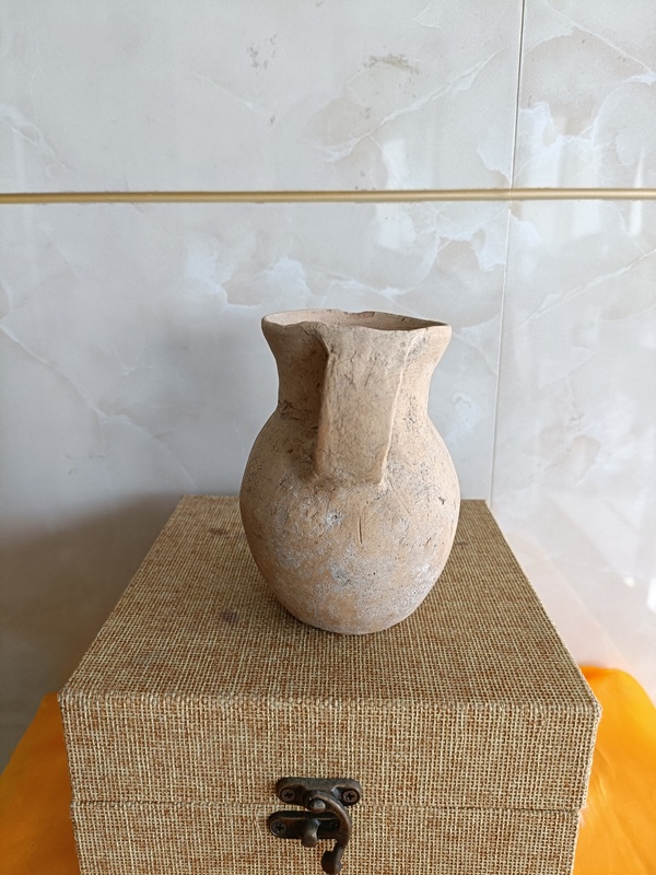 古玩陶瓷館藏級4300年前齊家文化單耳陶壺拍賣，當(dāng)前價格1880元