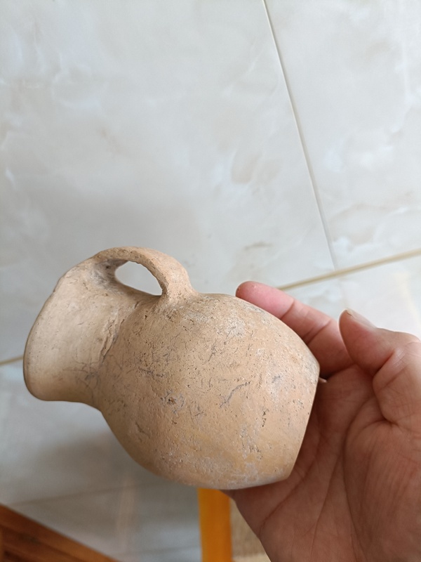 古玩陶瓷館藏級4300年前齊家文化單耳陶壺拍賣，當(dāng)前價格1880元
