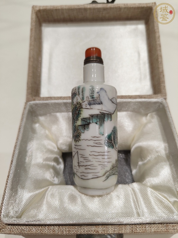 古玩陶瓷粉彩山水人物紋鼻煙壺真品鑒賞圖