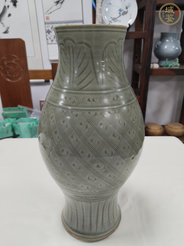 古玩陶瓷龍泉窯青瓷瓶真品鑒賞圖