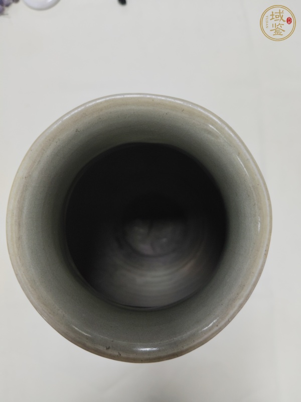 古玩陶瓷龍泉窯青瓷瓶真品鑒賞圖