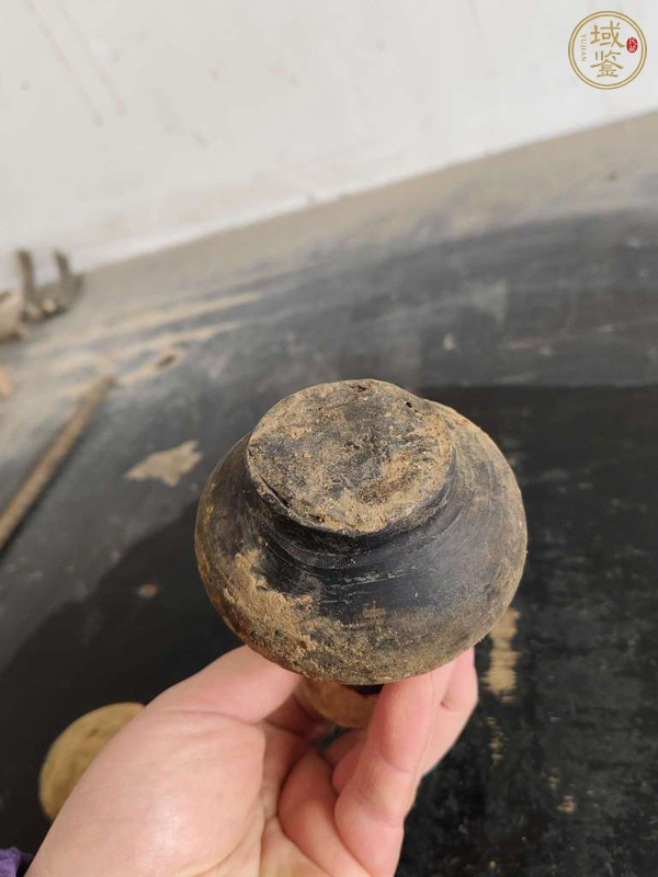 古玩陶瓷灰陶彩繪撇口瓶真品鑒賞圖