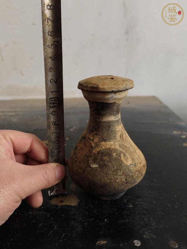 古玩陶瓷灰陶彩繪撇口瓶真品鑒賞圖