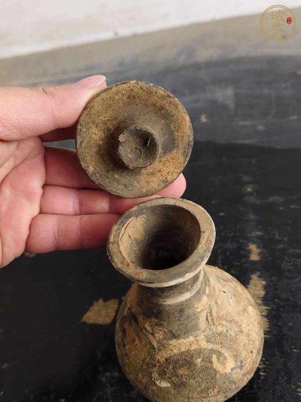 古玩陶瓷灰陶彩繪撇口瓶真品鑒賞圖