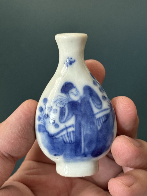 古玩轉(zhuǎn)賣晚清·人物紋青花鼻煙壺全品拍賣，當(dāng)前價格2500元