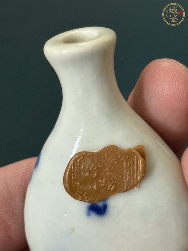 古玩陶瓷人物紋青花鼻煙壺真品鑒賞圖