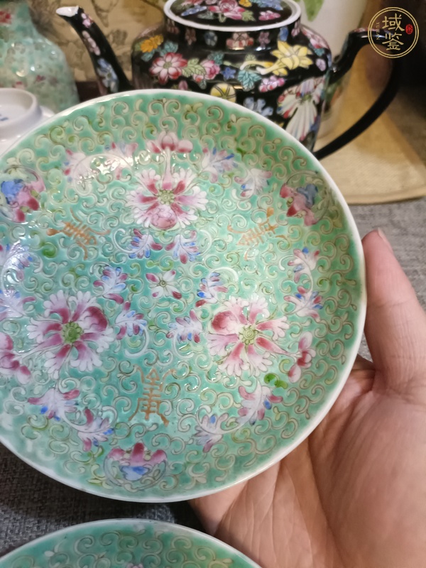 古玩陶瓷松石綠地粉彩福壽紋盤真品鑒賞圖