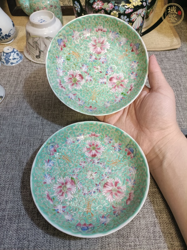 古玩陶瓷松石綠地粉彩福壽紋盤真品鑒賞圖