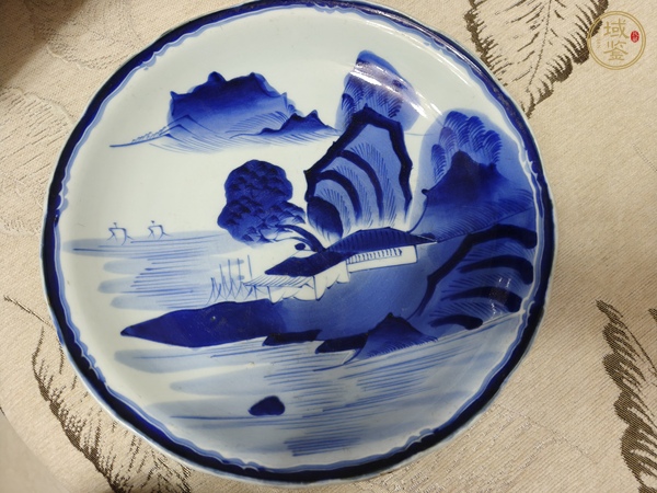 古玩陶瓷山水紋青花盤真品鑒賞圖