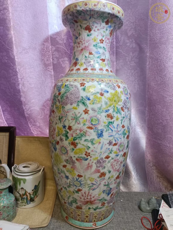 古玩陶瓷粉彩花卉紋盤口瓶真品鑒賞圖