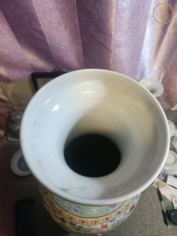 古玩陶瓷粉彩花卉紋盤口瓶真品鑒賞圖