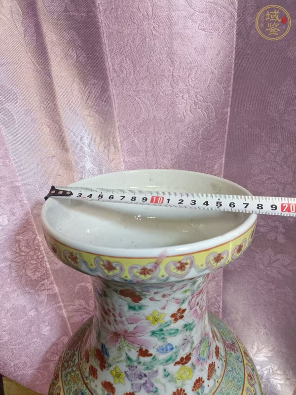 古玩陶瓷粉彩花卉紋盤口瓶真品鑒賞圖