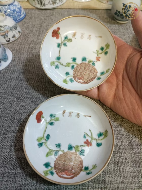 古玩陶瓷粉彩花卉紋盤真品鑒賞圖