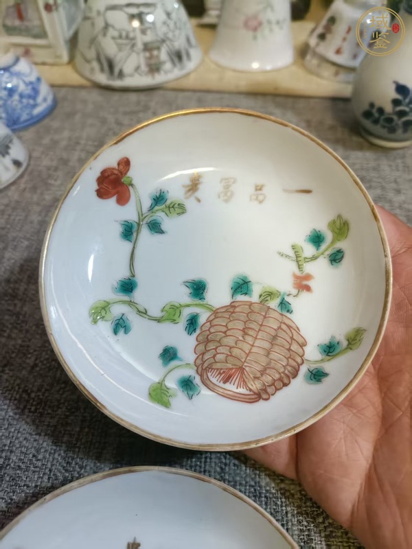 古玩陶瓷粉彩花卉紋盤真品鑒賞圖