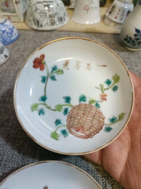 古玩陶瓷晚清粉彩花卉紋盤拍賣，當(dāng)前價(jià)格3888元