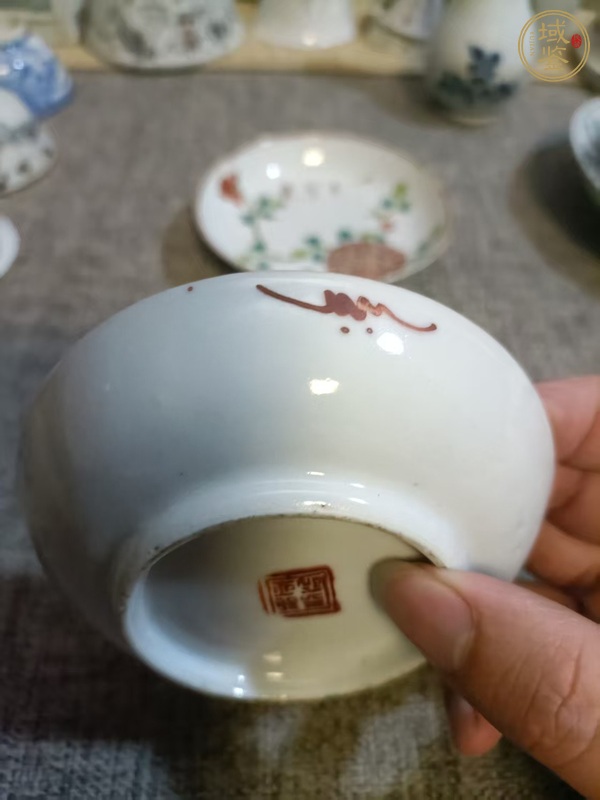 古玩陶瓷粉彩花卉紋盤真品鑒賞圖