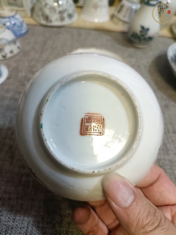 古玩陶瓷粉彩花卉紋盤真品鑒賞圖