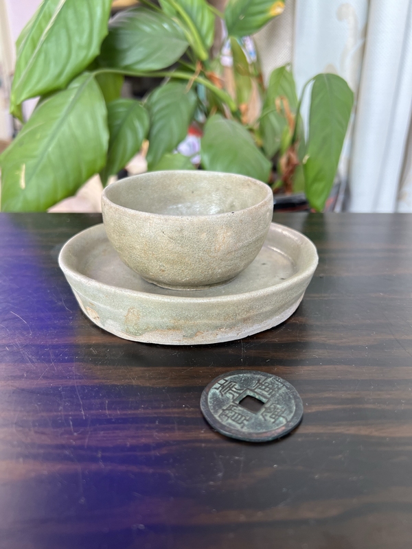 古玩轉(zhuǎn)賣魏晉南北朝越窯青瓷杯和托拍賣，當(dāng)前價(jià)格0元
