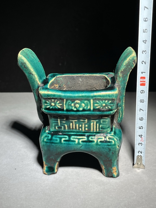古玩陶瓷孔雀藍(lán)釉香爐拍賣(mài)，當(dāng)前價(jià)格800元